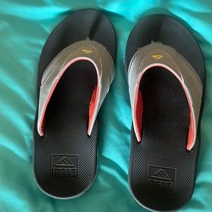 Reef youth flip flops
